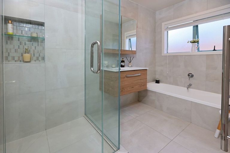 Photo of property in 2/22 Septimus Place, Henderson, Auckland, 0612