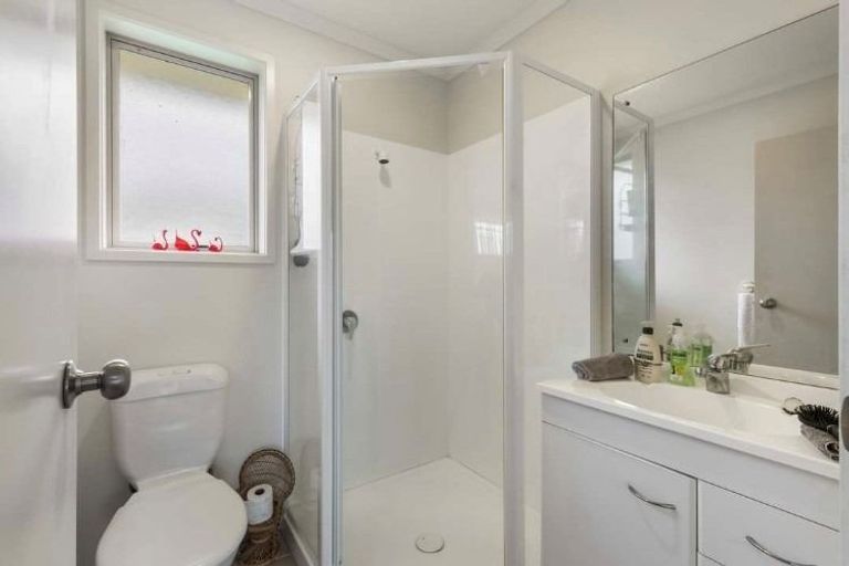 Photo of property in 37 Cabeleigh Drive, Helensville, 0800