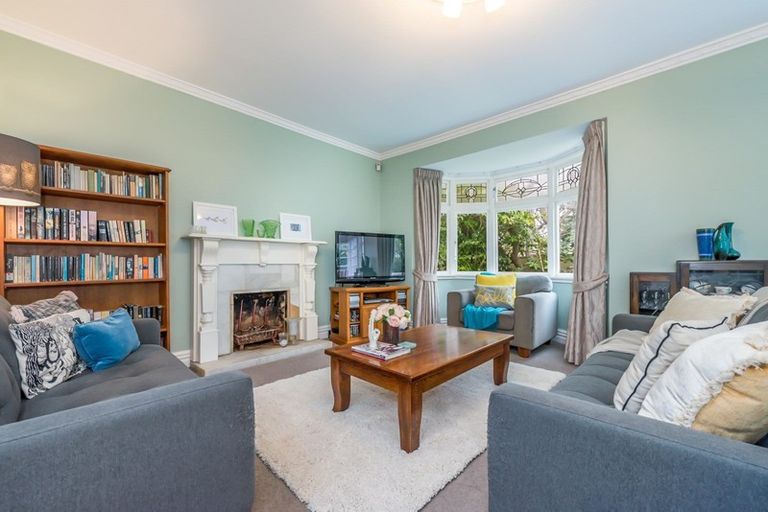 Photo of property in 1 Saint Ronans Avenue, Waterloo, Lower Hutt, 5011