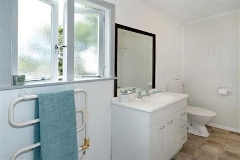 Photo of property in 55 Awaroa Road, Sunnyvale, Auckland, 0612