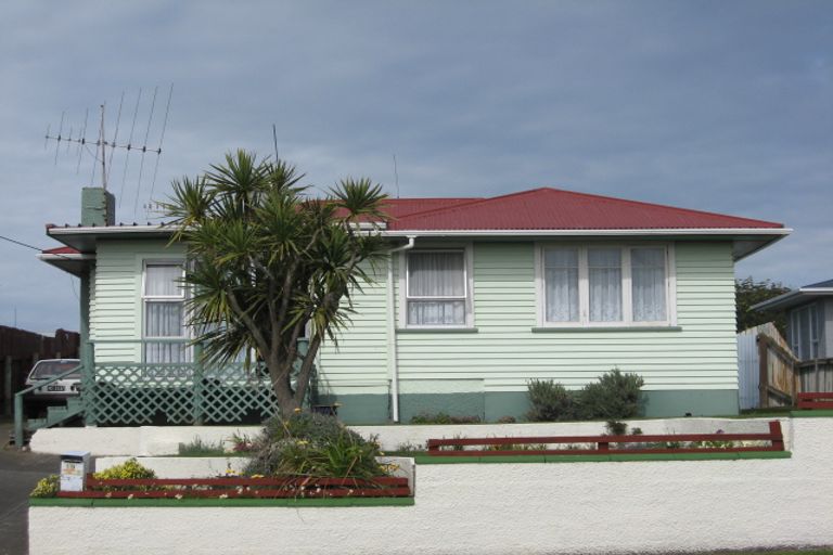 Photo of property in 19 Lee Street, Castlecliff, Whanganui, 4501
