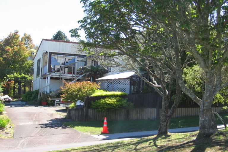 Photo of property in 13 Magdalen Place, West Harbour, Auckland, 0618