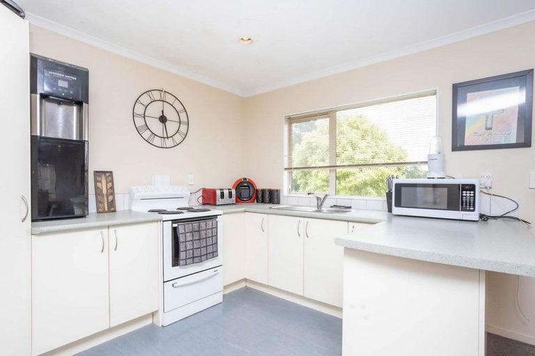 Photo of property in 20 Quincey Place, Massey, Auckland, 0614