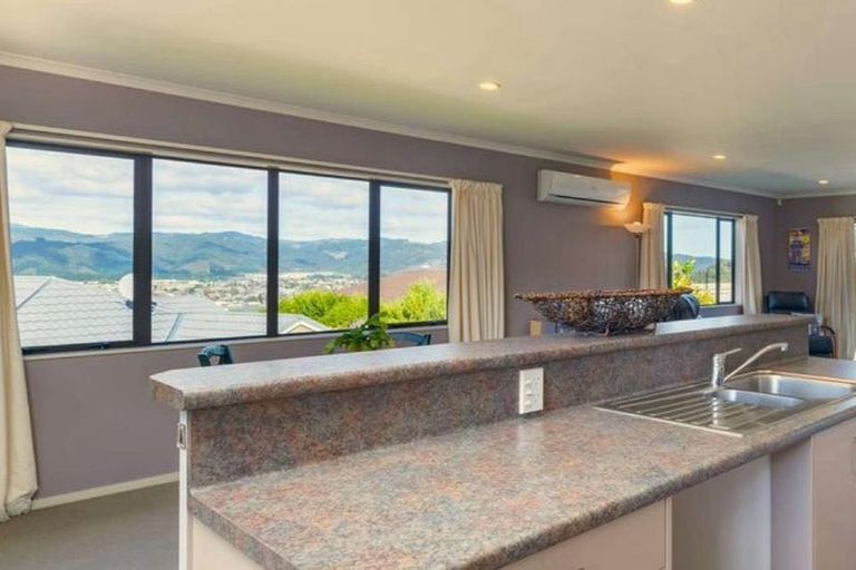 Photo of property in 27 James Nairn Grove, Riverstone Terraces, Upper Hutt, 5018