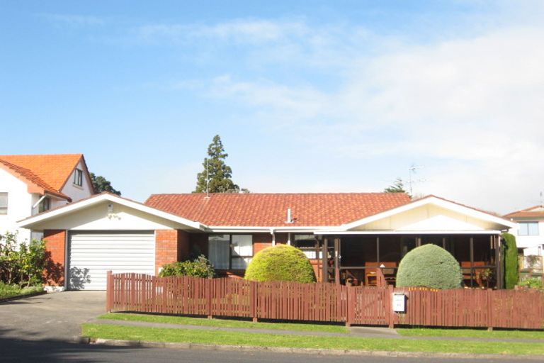 Photo of property in 2/11 Grande Vue Road, Hillpark, Auckland, 2102