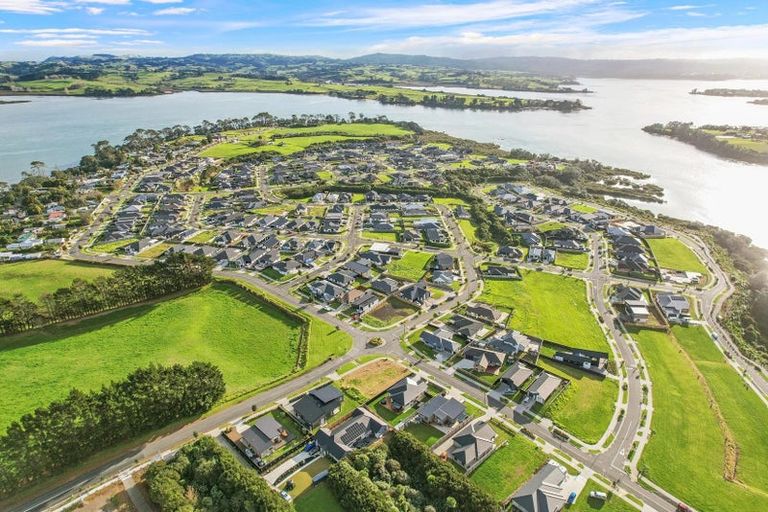 Photo of property in 9 Wheriko Avenue, Glenbrook, Waiuku, 2681
