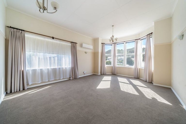 Photo of property in 36 The Parade, Island Bay, Wellington, 6023