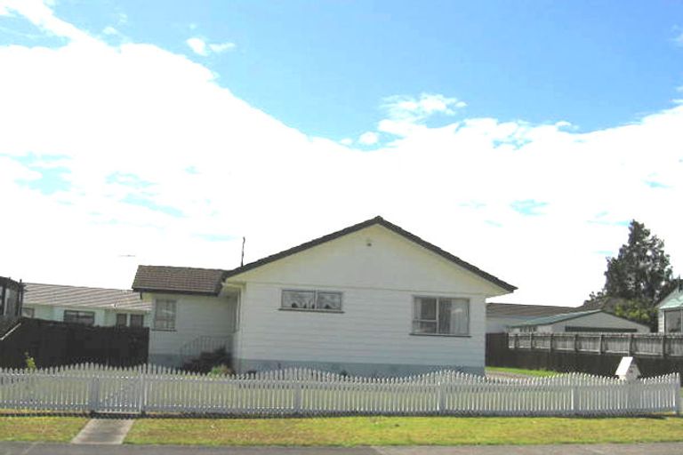 Photo of property in 95 Santiago Crescent, Unsworth Heights, Auckland, 0632