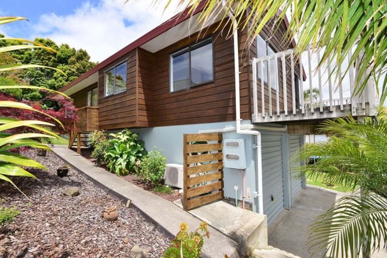Photo of property in 14 Royalty Rise, Red Beach, 0932