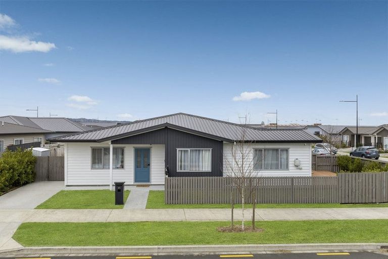 Photo of property in 21 Whareatua Avenue, Takanini, 2112