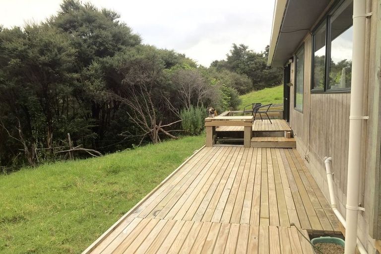 Photo of property in 2 Shirley Road, Parau, Auckland, 0604