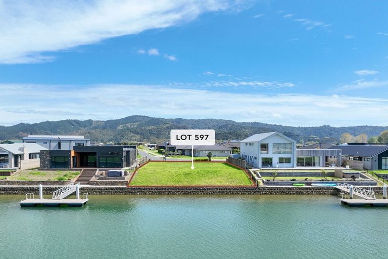 Photo of property in 14 Ngaroma Crescent, Whitianga, 3510