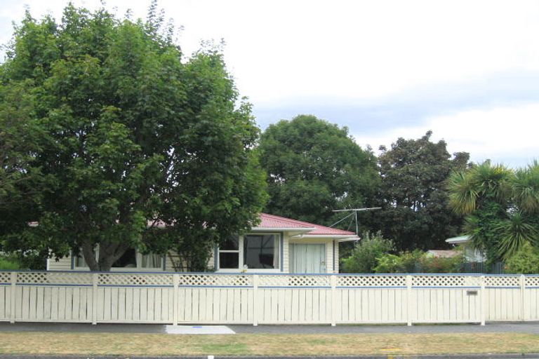 Photo of property in 6 California Drive, Totara Park, Upper Hutt, 5018