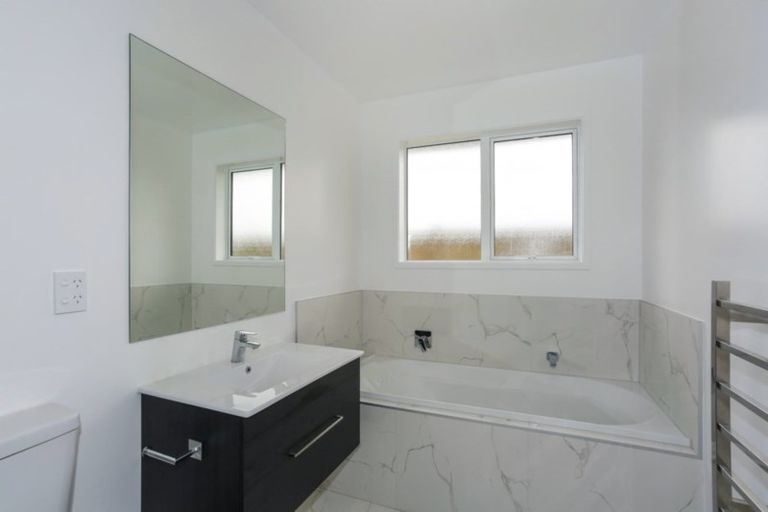 Photo of property in 16 Perla Road, Pukekohe, 2120