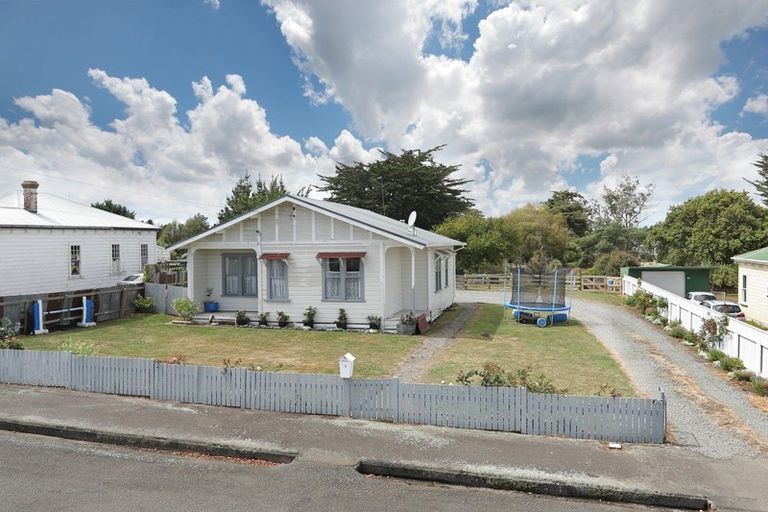 Photo of property in 10 Ngareta Street, Marton, 4710