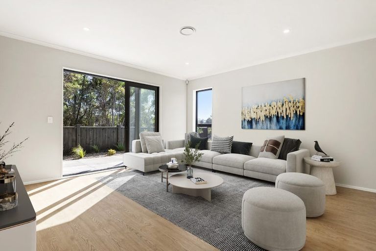 Photo of property in 3/7 Parapara Place, Albany, Auckland, 0632
