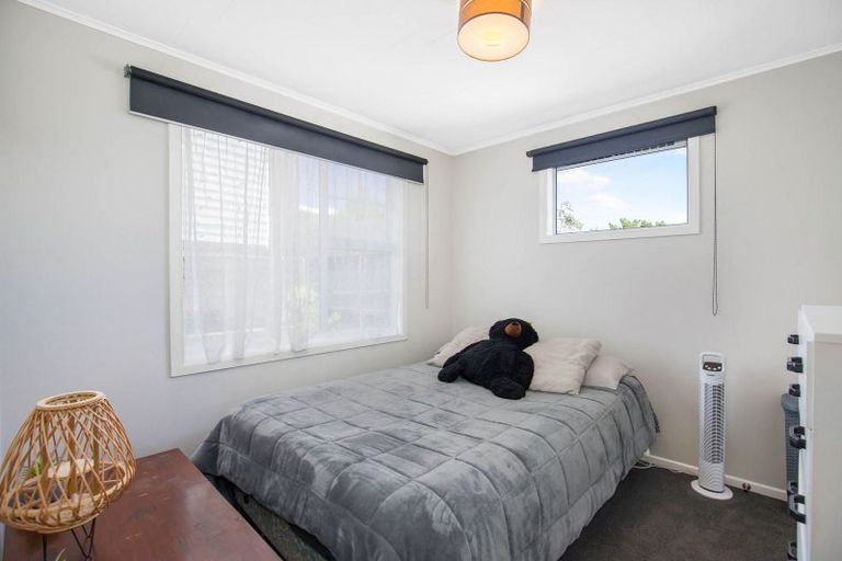 Photo of property in 45 Turville Crescent, Newlands, Wellington, 6037