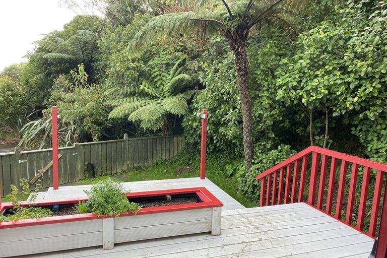 Photo of property in 20 Ted Gilberd Place, Newlands, Wellington, 6037