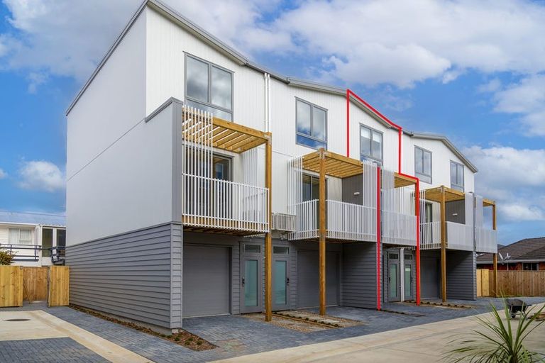 Photo of property in 7/2 Moor Avenue, Te Atatu Peninsula, Auckland, 0610