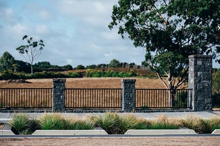 Photo of property in 92 Kahui Parade, Karaka, 2113