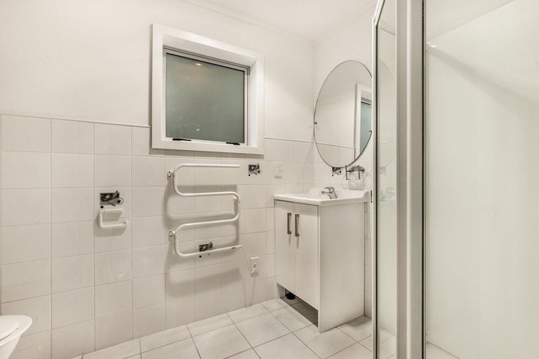 Photo of property in 13a Golf Road, New Lynn, Auckland, 0600