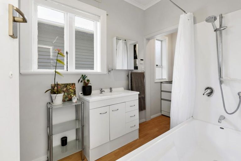 Photo of property in 7 Pinnacle Street, Seatoun, Wellington, 6022