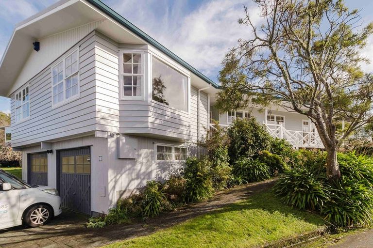Photo of property in 28 Caesars Place, Churton Park, Wellington, 6037