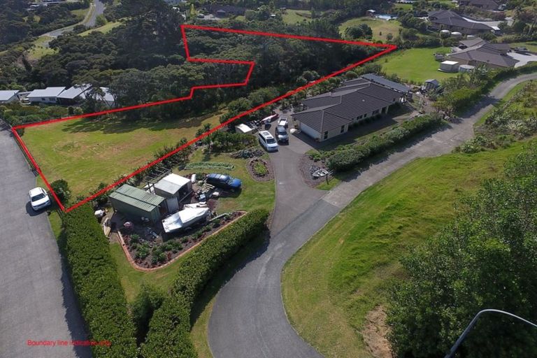 Photo of property in 299 Whangaparaoa Road, Red Beach, 0932