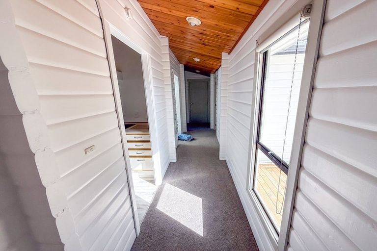 Photo of property in 8 Ngahere Views, Orewa, 0931