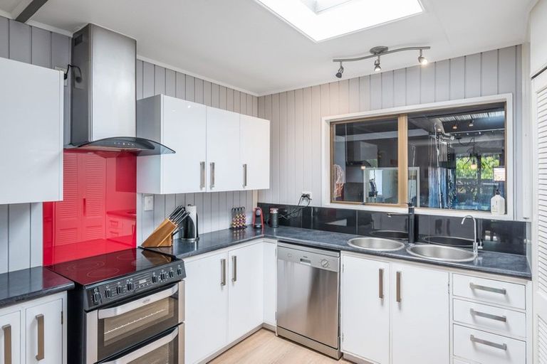 Photo of property in 82 Gray Avenue, Paraparaumu Beach, Paraparaumu, 5032