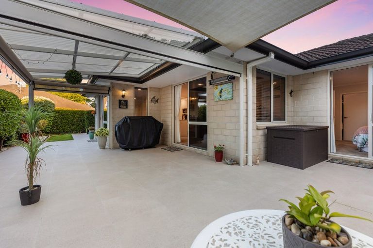 Photo of property in 17 Hansard Place, Bethlehem, Tauranga, 3110