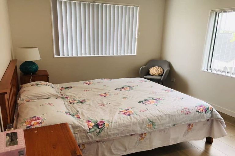 Photo of property in 499b East Coast Road, Murrays Bay, Auckland, 0630