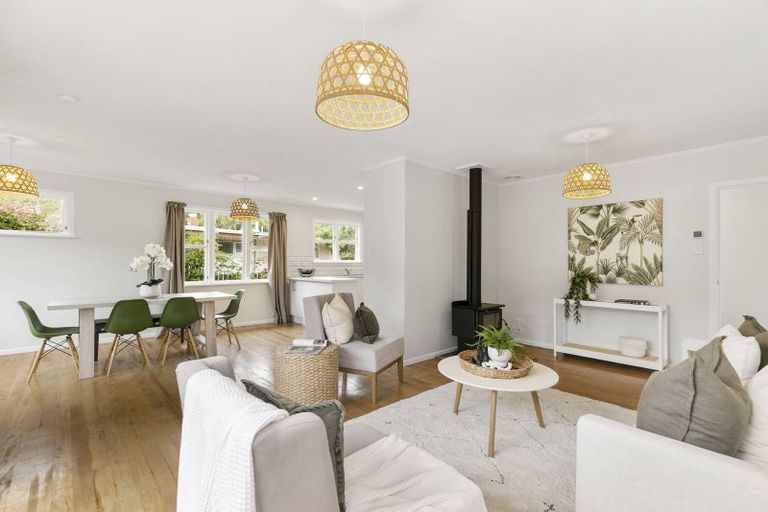 Photo of property in 6 Thurleigh Grove, Karori, Wellington, 6012