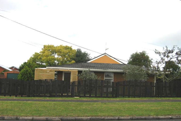 Photo of property in 120 Woodglen Road, Glen Eden, Auckland, 0602