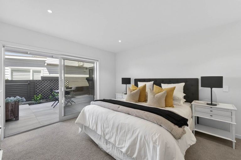 Photo of property in 7 Commodore Parry Road, Castor Bay, Auckland, 0620