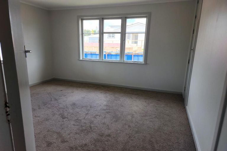Photo of property in 32 Fruitvale Road, New Lynn, Auckland, 0600