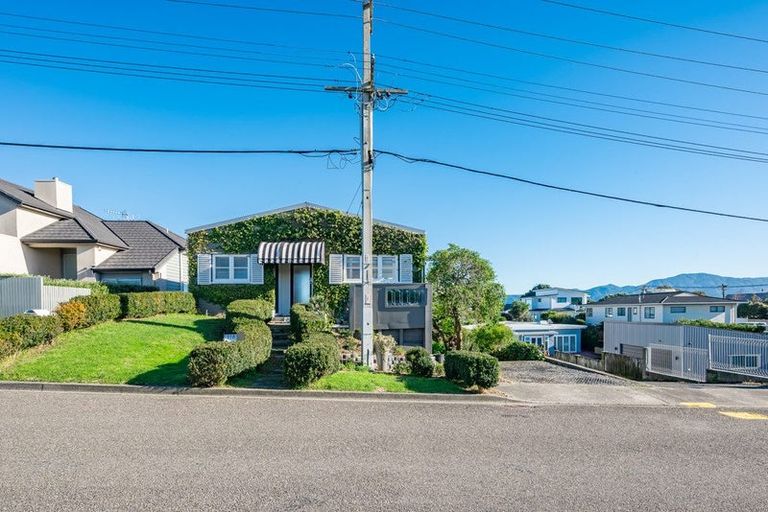 Photo of property in 118 Seaview Road, Paraparaumu Beach, Paraparaumu, 5032