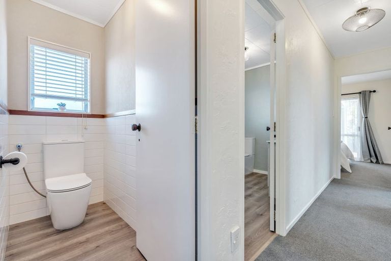 Photo of property in 18 Riverside Drive, Waiuku, 2123