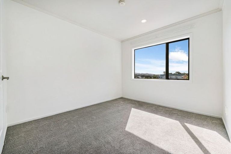 Photo of property in 4/2 Swan Hill Drive, Glen Eden, Auckland, 0602