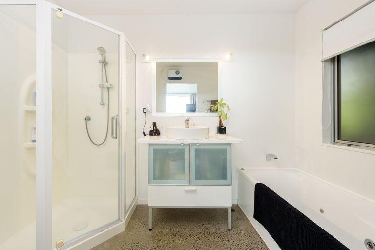Photo of property in 1340 Papamoa Beach Road, Papamoa Beach, Papamoa, 3118