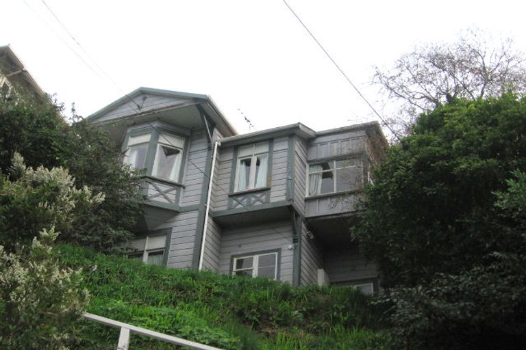 Photo of property in 53 Garden Road, Northland, Wellington, 6012