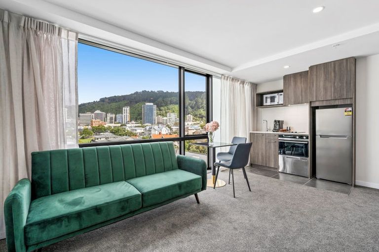 Photo of property in Proximity Apartment Hotel, 804/172u Thorndon Quay, Pipitea, Wellington, 6011