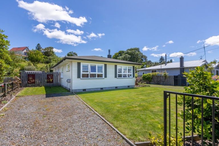 Photo of property in 4 Waverley Street, Waipawa, 4210
