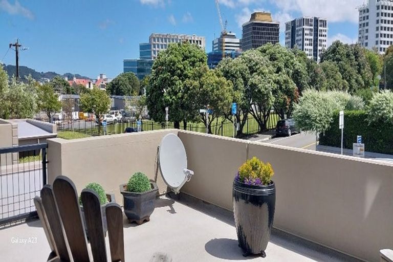 Photo of property in Highwic, 32u2 Hobson Street, Thorndon, Wellington, 6011