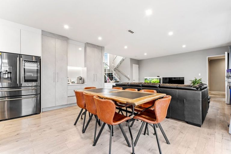 Photo of property in 2 Boocock Crescent, Orewa, 0931