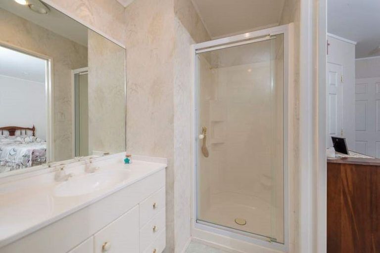 Photo of property in 63 Lakeside Drive, Orewa, 0931