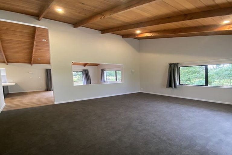 Photo of property in 378 Tararua Road, Levin, 5571