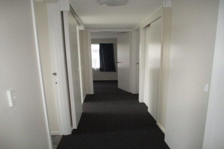 Photo of property in 22 Glen Close, Glen Eden, Auckland, 0602