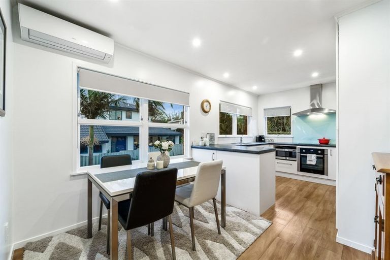 Photo of property in 3/3 Marsh Avenue, Forrest Hill, Auckland, 0620