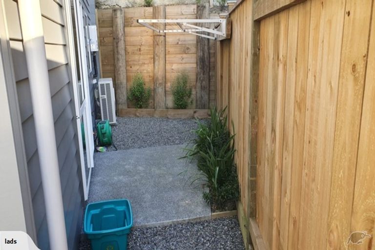 Photo of property in 20u7 Glanmire Road, Newlands, Wellington, 6037